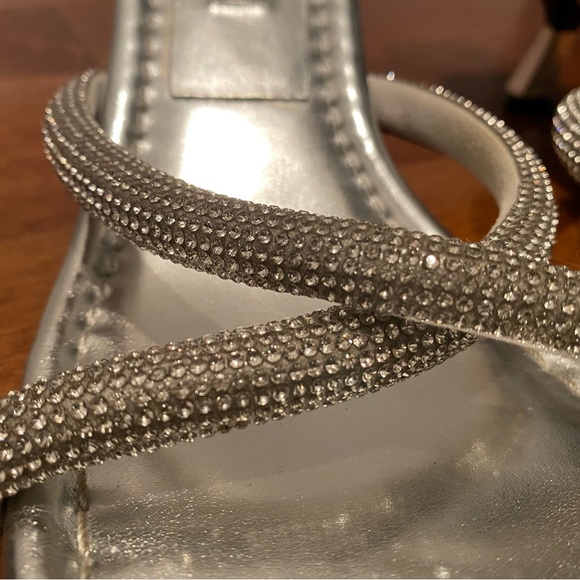 Nine West Metallic Silver heeled slide sandal with diamond cross straps - Picture 3 of 5